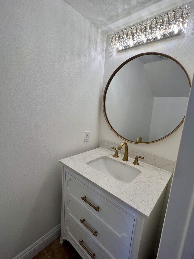 Guest Downstairs Bathroom - 28204 Rey de Copas Ln