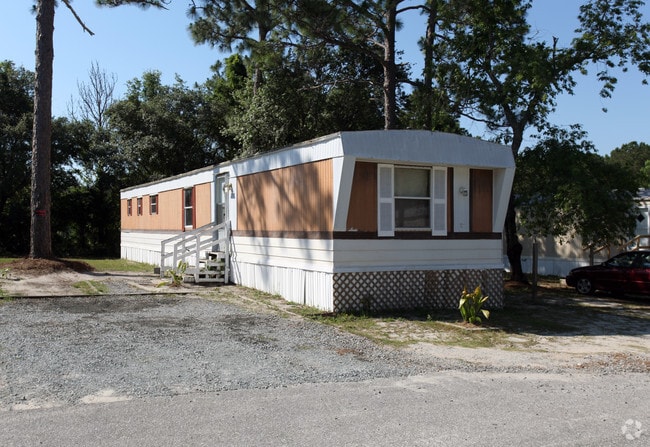 Building Photo - Silver Lakes
