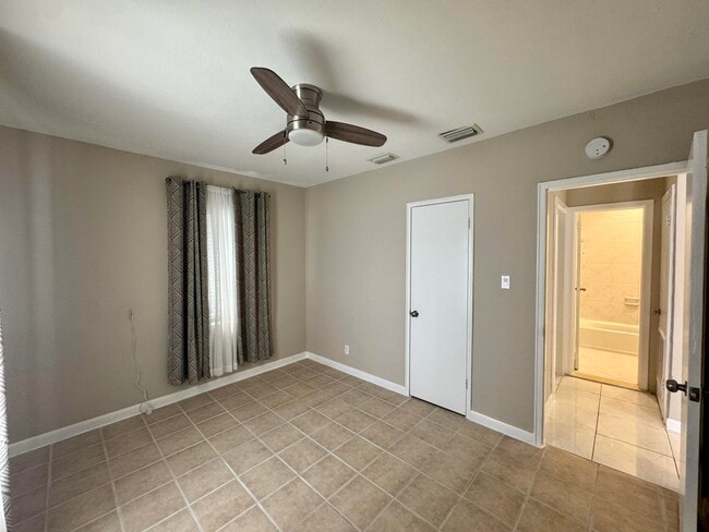 Building Photo - 839 NW 16th Terrace