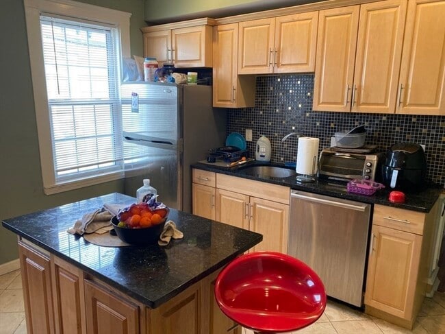 Building Photo - 19 Pleasant St