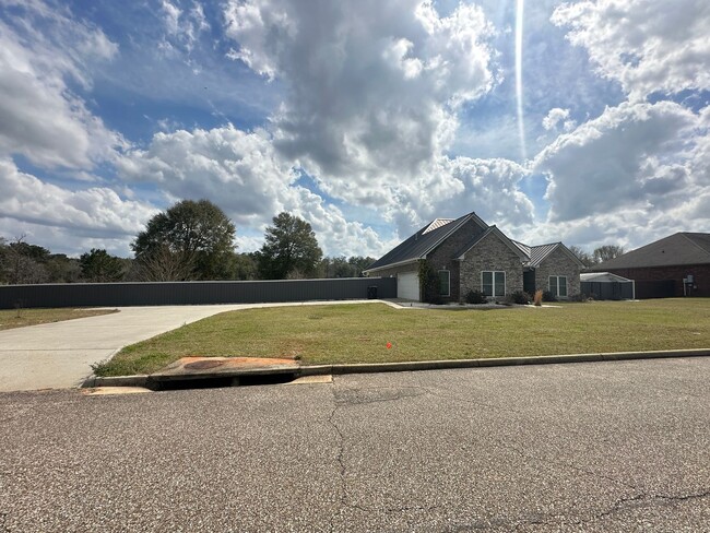 Building Photo - Copper Creek Subdivision!!  Pool!!   LAKE ...