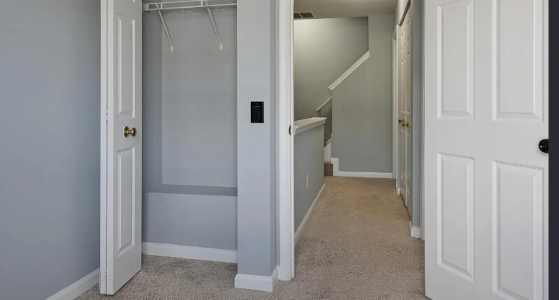 Building Photo - 667 Sprite Way