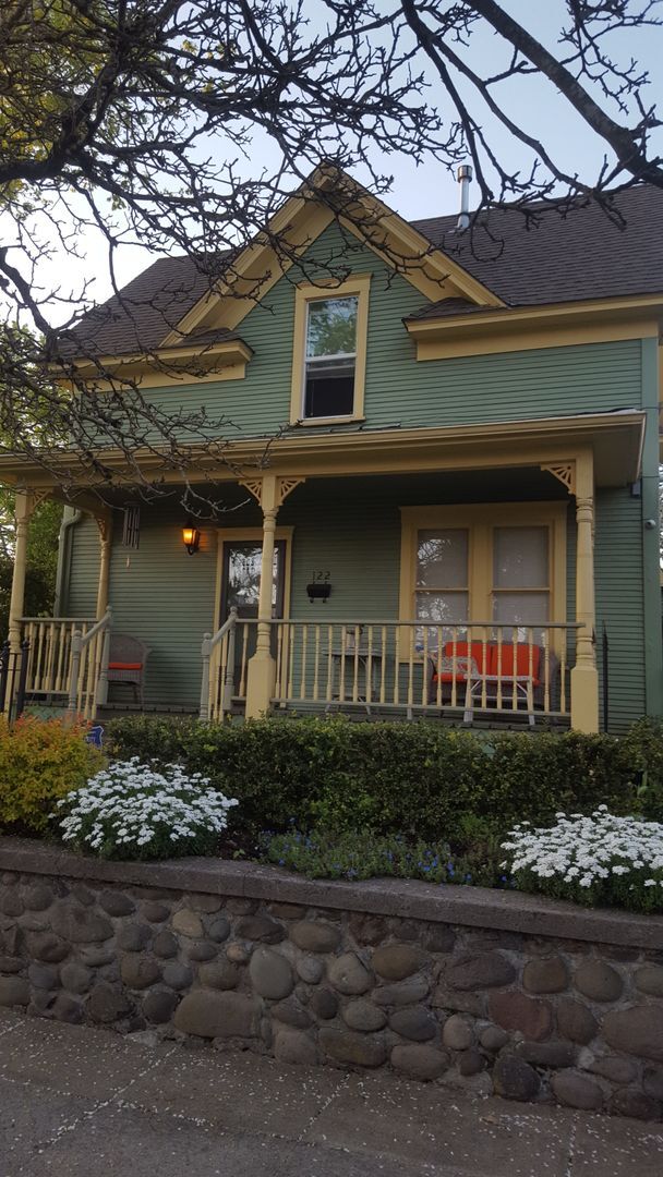Building Photo - Beautiful 2 bedroom