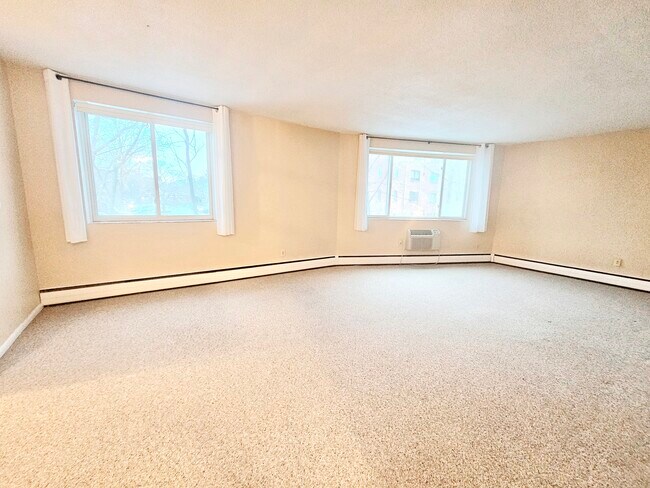 Building Photo - 50 Green St