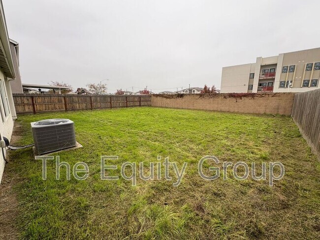 Building Photo - 217 E Tyler Ave