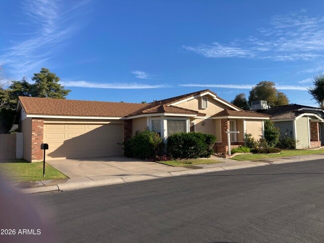 Building Photo - 314 E Campo Bello Dr