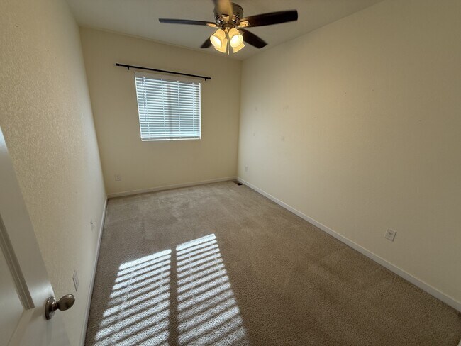 Building Photo - 885 E 98th Ave