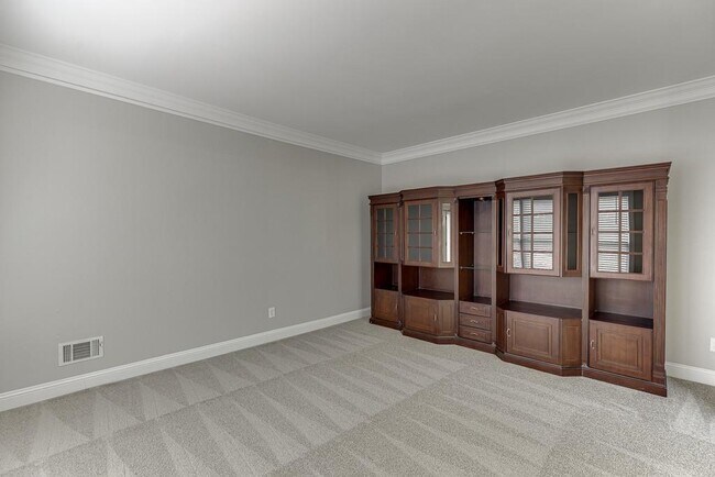 Building Photo - 9345 Riverclub Pkwy