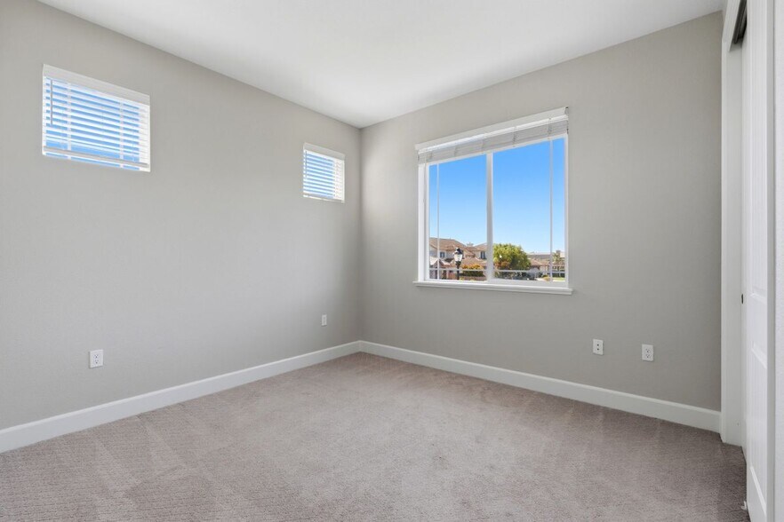 Building Photo - 453 Diamond Peak Ln