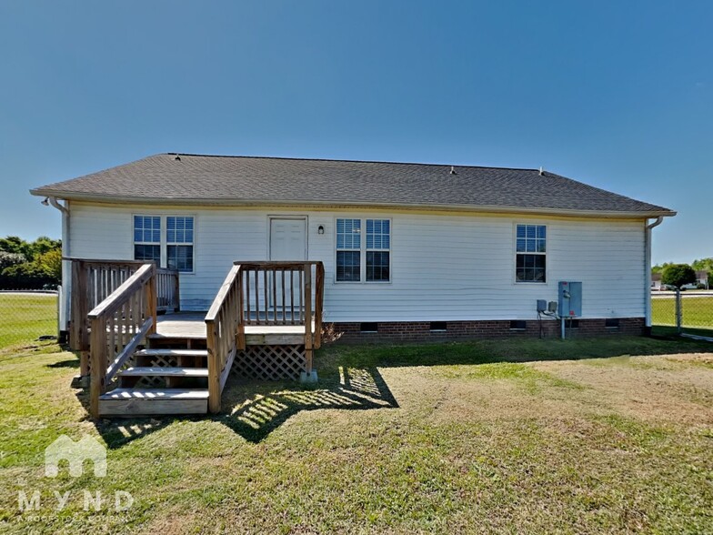 Building Photo - 168 Hugh Dr