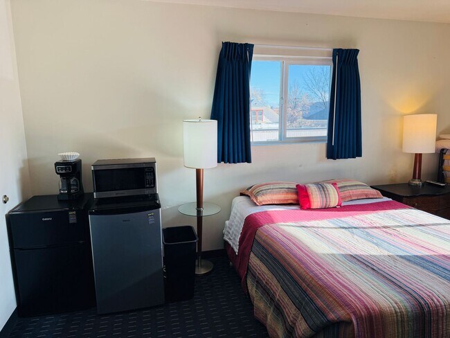 Building Photo - Furnished Studio Near Hospitals with WiFi, Cable TV and laundry