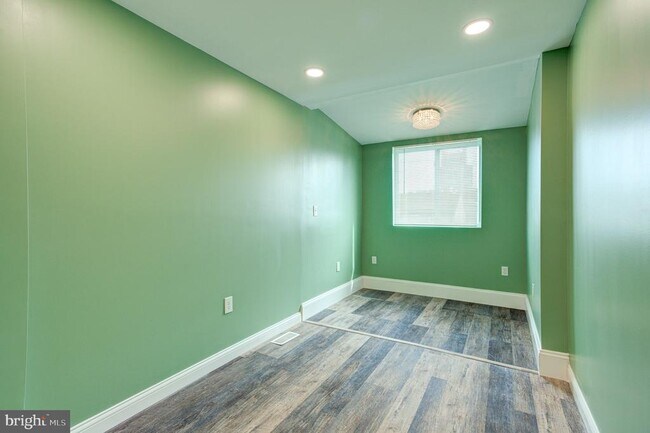 Building Photo - 2643 N Mascher St