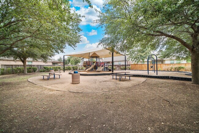 Building Photo - Spacious 4-Bed Home with Fenced Yard and Garage in Cibolo – 2,568 Sq Ft of Comfort