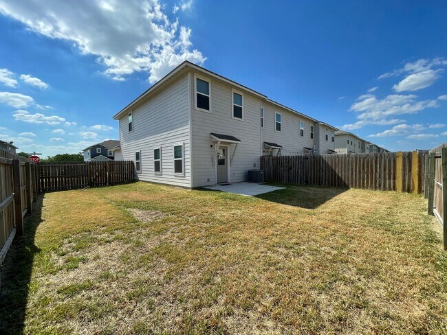 Building Photo - Townhome for rent
