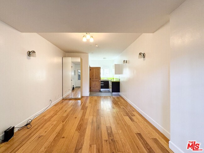 Building Photo - 1116 Chelsea Ave