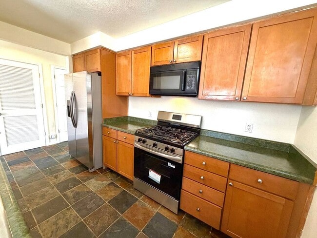 Building Photo - Freshly Painted w/ New Carpets 3 Bedroom, 2 Bath With Attached Garage