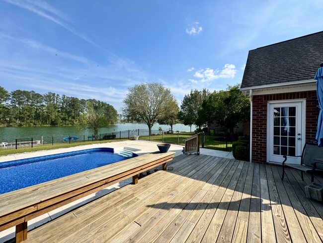 Building Photo - 513 Alexis Dr