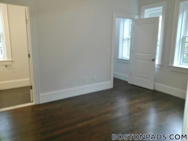 Building Photo - 2044 Beacon St