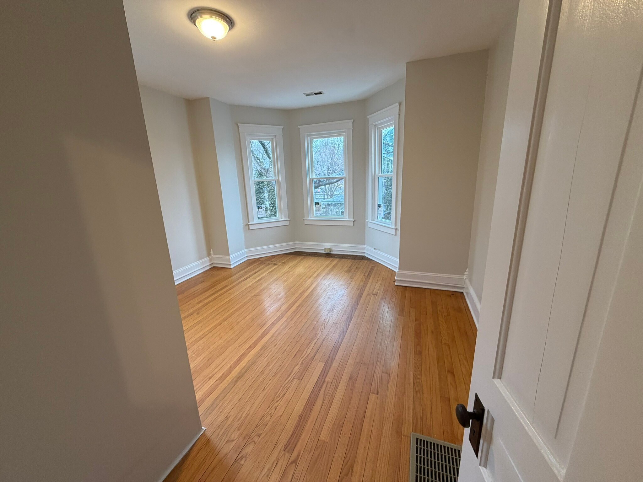 Building Photo - 2320 Rock Spring Rd