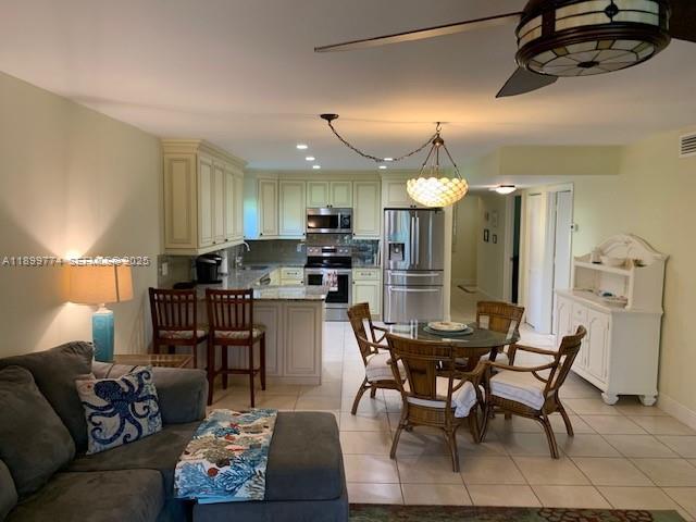 Building Photo - 717 S US Hwy 1