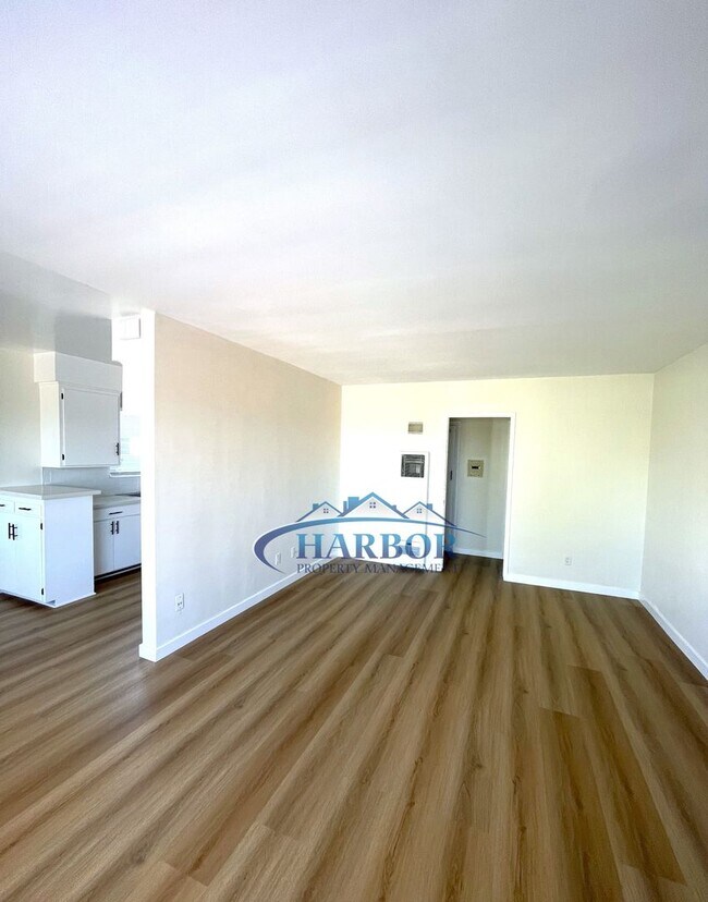 Building Photo - 4367 W 133rd St