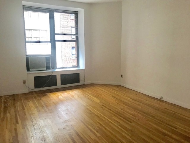 Primary Photo - 168 W 58th St