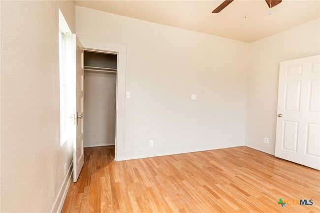 Building Photo - 905 N 9th St