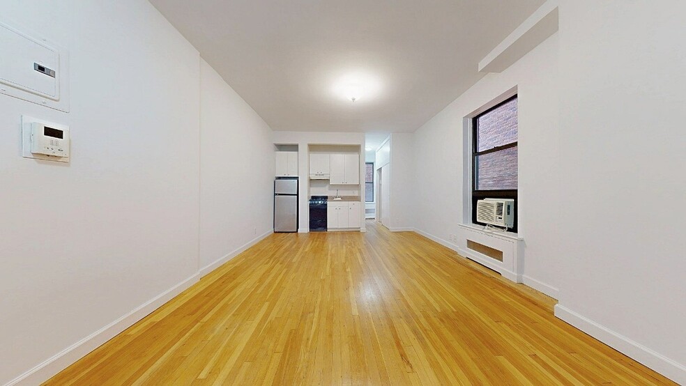 Primary Photo - Lexington Avenue