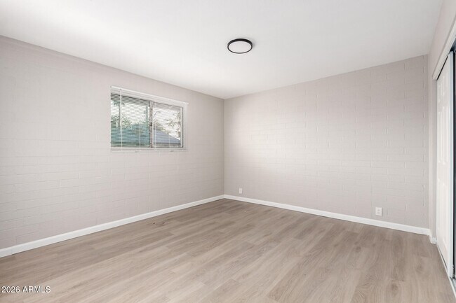 Building Photo - 405 S Priest Dr