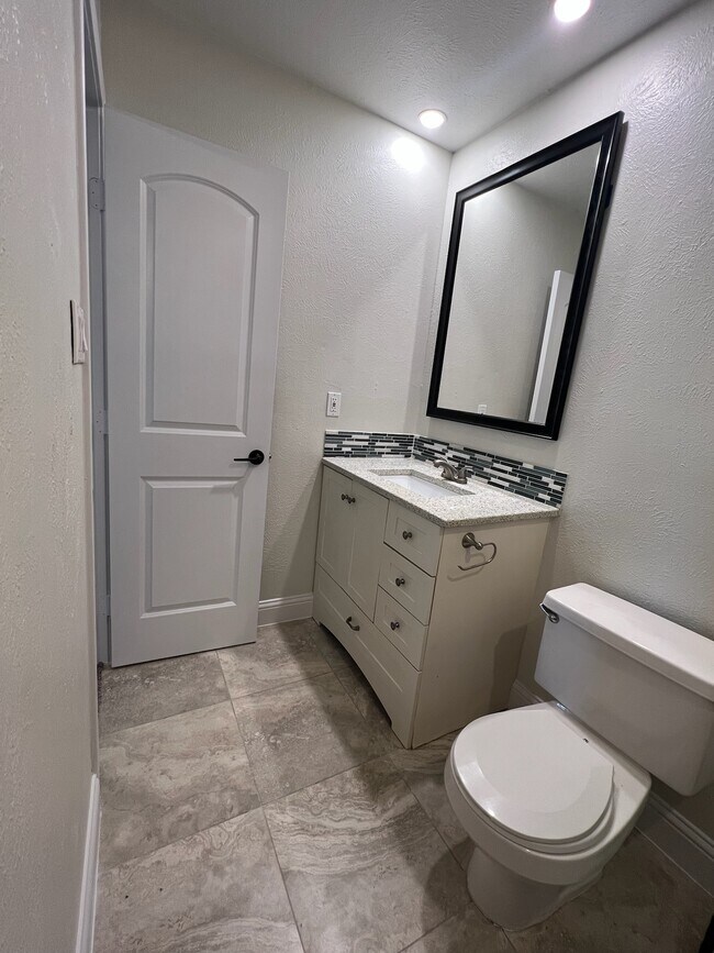 Building Photo - 6405 Tyler Ct