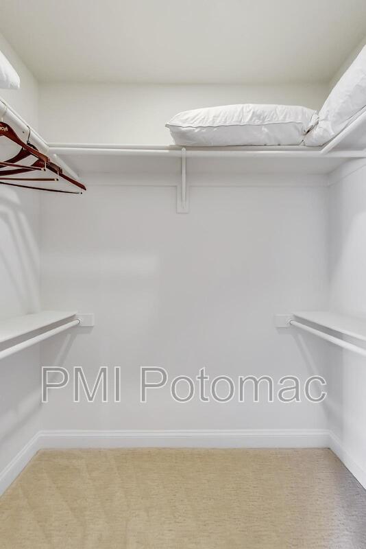 Building Photo - 10821 Symphony Park Dr