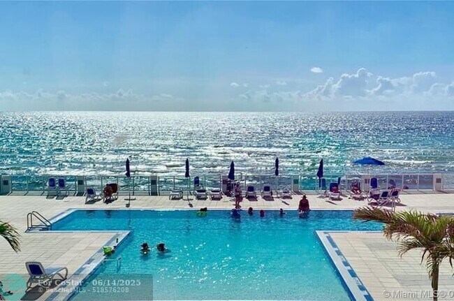 Building Photo - 2751 S Ocean Dr