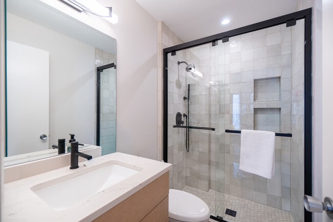 Building Photo - 1829 N Dayton St