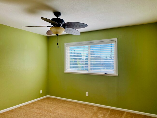 Building Photo - MOVE IN SPECIAL! ! Beautiful 3 bedroom 3 b...