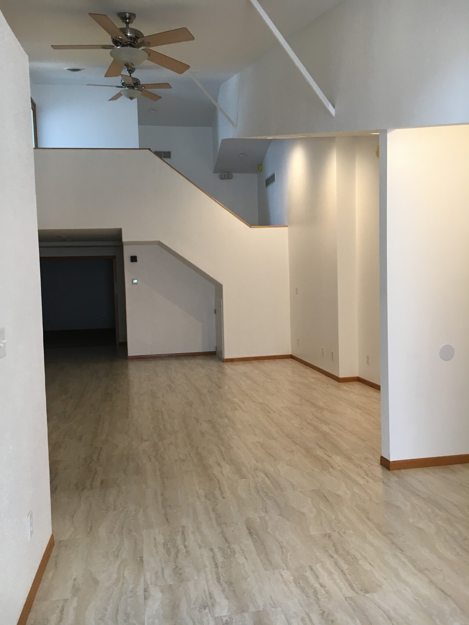 Building Photo - 400 Stephans St
