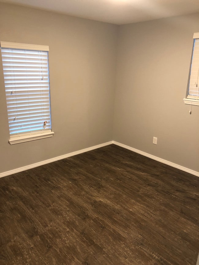 Building Photo - 702 N Cleveland Ave