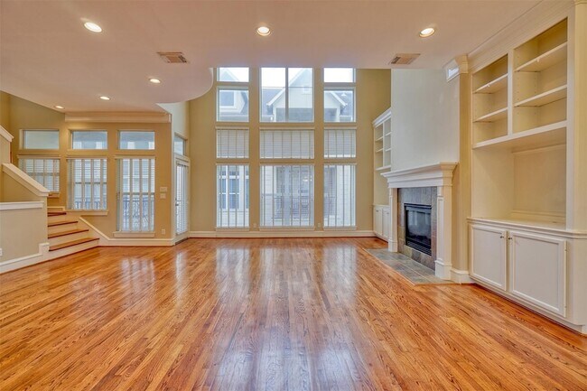 Building Photo - 906 Fowler St