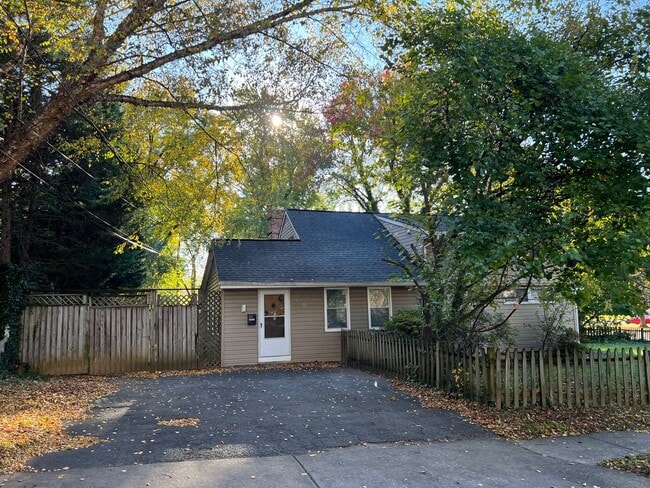 Primary Photo - SINGLE FAMILY HOME IN TWINBROOK FOREST