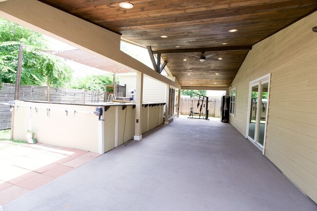 Building Photo - 2710 Sockeye Dr