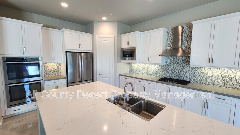 Building Photo - 78987 Yorkville Ln