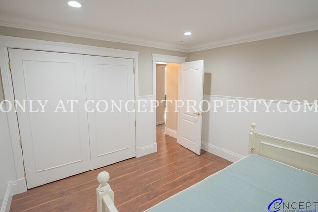 Building Photo - Attractive 4 Bed 3 Bathroom Home: Backing Park - 2 Car Garage