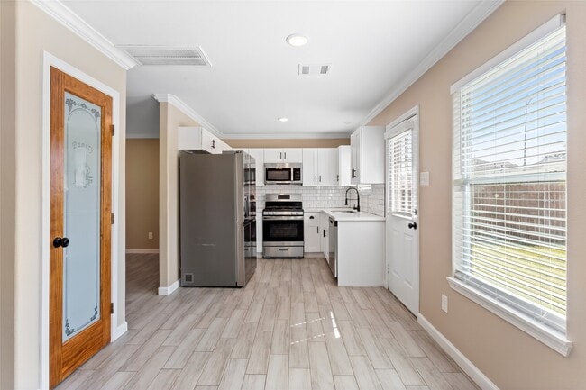 Building Photo - 838 Royal George Ln