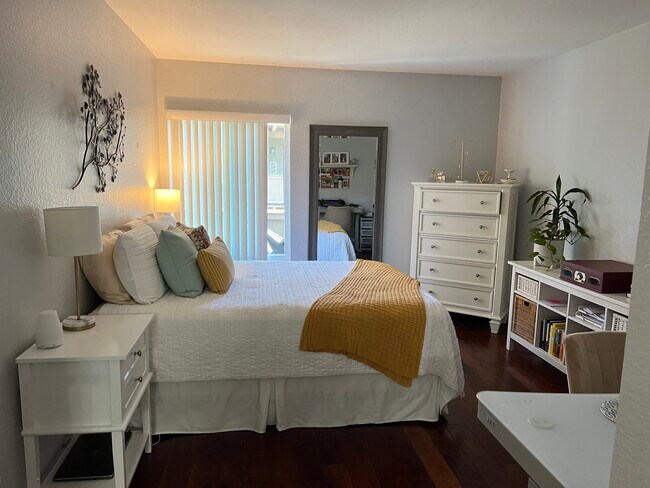 Building Photo - 1345 Cabrillo Park Dr