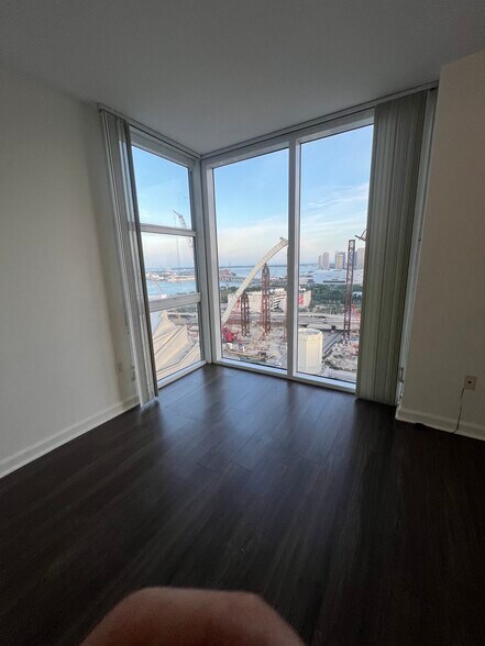 Building Photo - 1720 Bay Dr