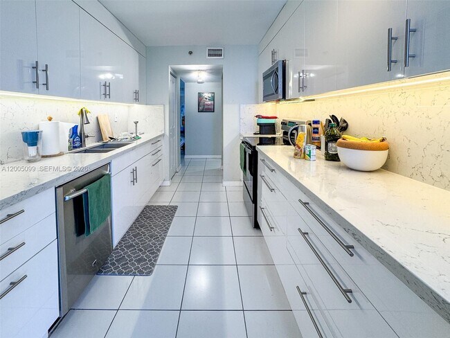 Building Photo - 9341 Collins Ave