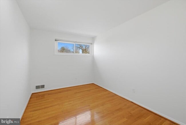 Building Photo - 5039 8th Rd S