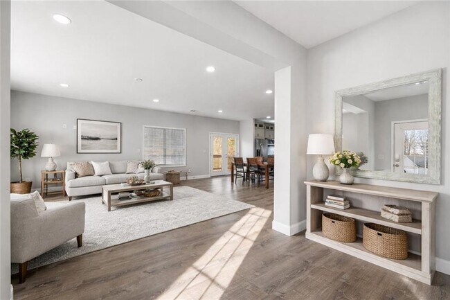 Building Photo - 450 Oliver Ridge Dr