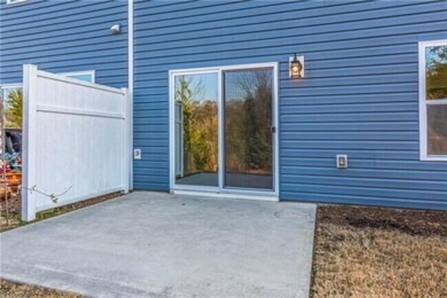 Building Photo - Spacious 3-Bedroom Townhome with Private Patio, Central HVAC & In-Unit Laundry Hookups