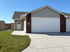 Building Photo - 3763/65 Bluelake