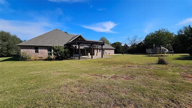 Building Photo - 6301 Hilltop Dr